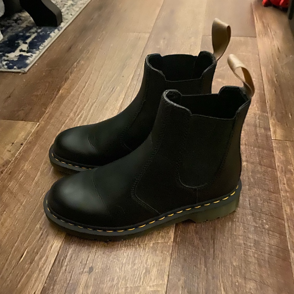 Dr Marten Leather Chelsea Boot